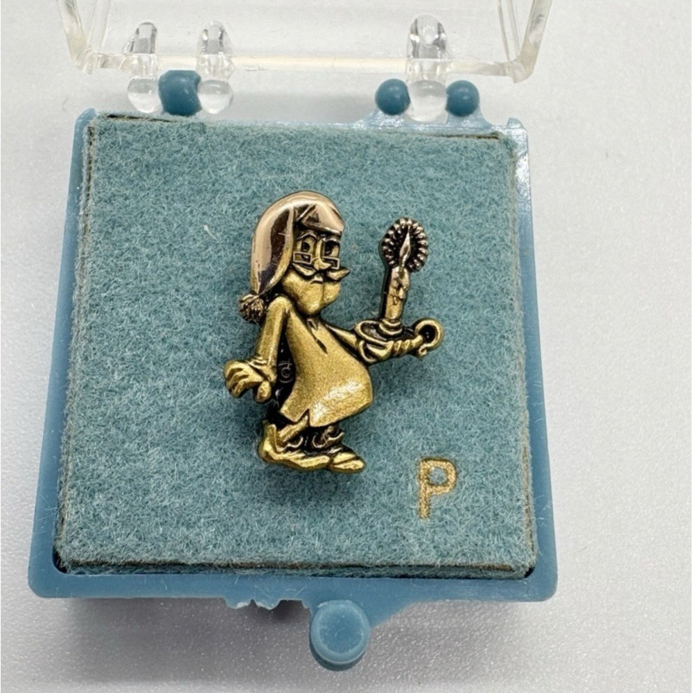 Vintage CTO Man in Sleeping Gown & Cap Candle Lantern Pin 1/10 10K Gold Filled